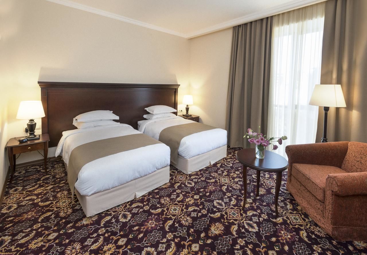 Отель Ani Grand Hotel Yerevan Ереван