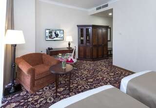 Отель Ani Grand Hotel Yerevan Ереван Просторный двухместный номер с 2 отдельными кроватями-2