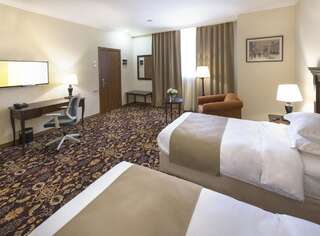 Отель Ani Grand Hotel Yerevan Ереван Улучшенный двухместный номер с 2 отдельными кроватями-1