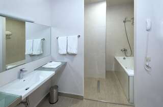 Отель Ani Grand Hotel Yerevan Ереван Стандартный люкс-6