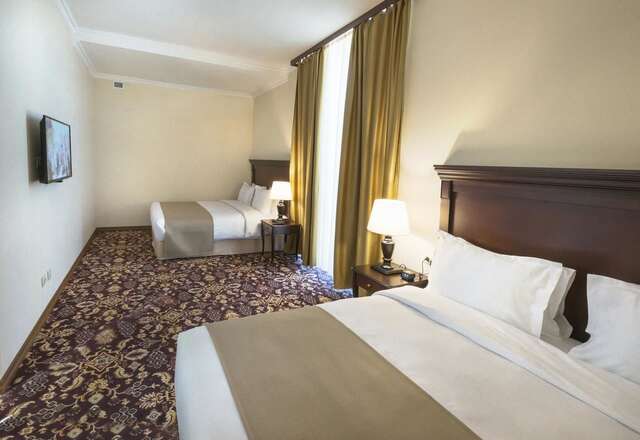 Отель Ani Grand Hotel Yerevan Ереван-12
