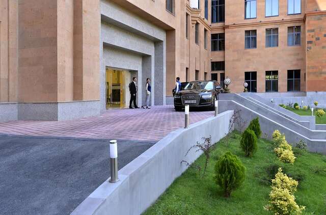Отель Ani Grand Hotel Yerevan Ереван-25