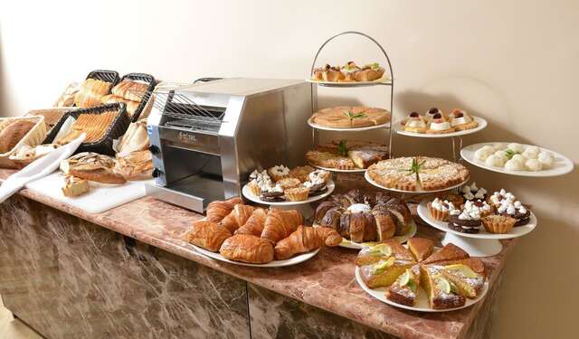 Отель Ani Grand Hotel Yerevan Ереван-29