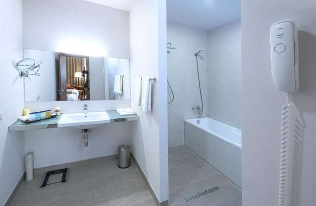 Отель Ani Grand Hotel Yerevan Ереван-36