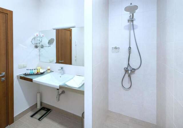 Отель Ani Grand Hotel Yerevan Ереван-50