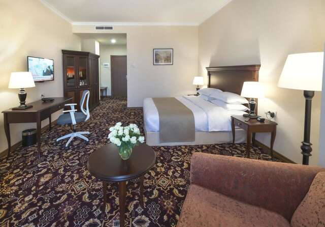 Отель Ani Grand Hotel Yerevan Ереван-10